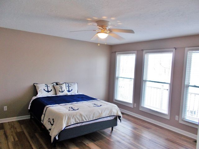 696 Stirling Rd, Camden, TN 38320