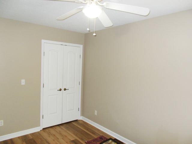 696 Stirling Rd, Camden, TN 38320