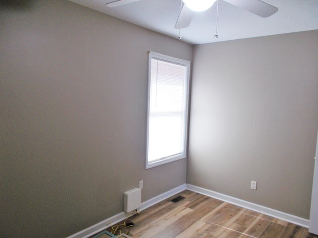 696 Stirling Rd, Camden, TN 38320