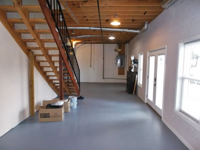 696 Stirling Rd, Camden, TN 38320