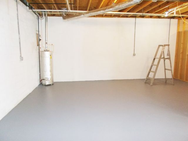 696 Stirling Rd, Camden, TN 38320