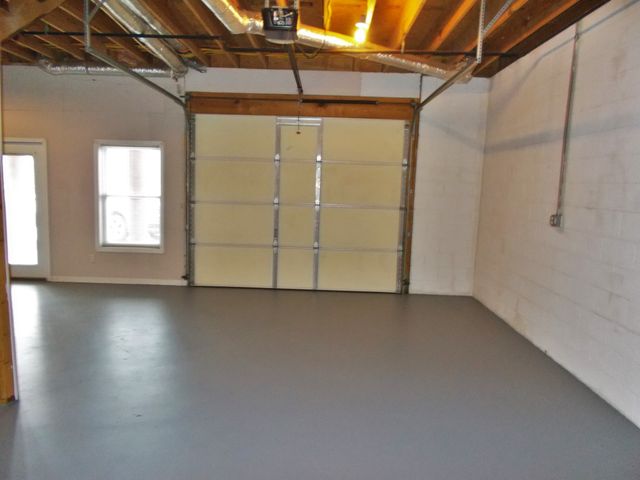 696 Stirling Rd, Camden, TN 38320