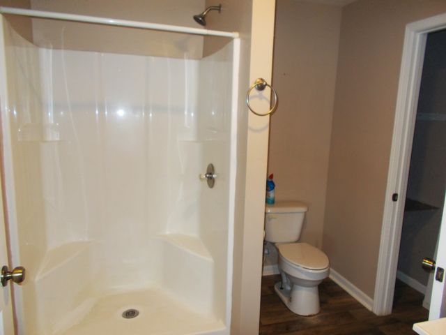 696 Stirling Rd, Camden, TN 38320