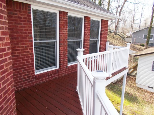 696 Stirling Rd, Camden, TN 38320