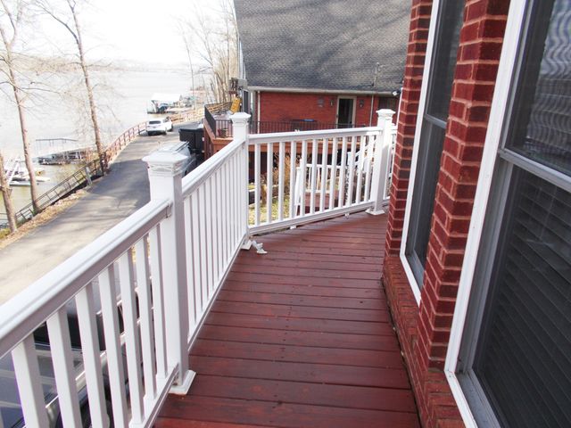 696 Stirling Rd, Camden, TN 38320