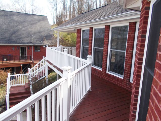 696 Stirling Rd, Camden, TN 38320