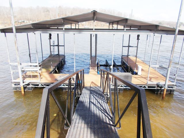 696 Stirling Rd, Camden, TN 38320