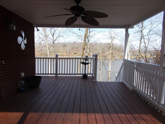 696 Stirling Rd, Camden, TN 38320