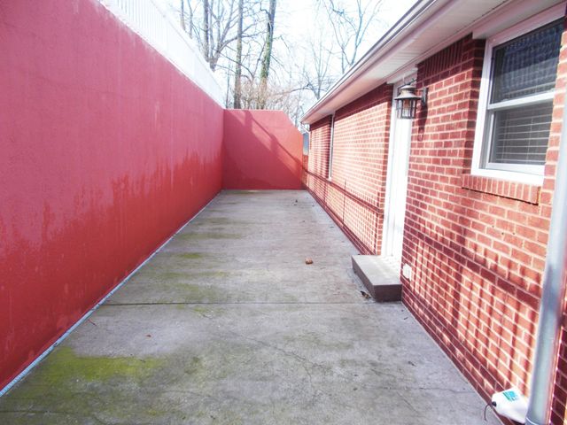 696 Stirling Rd, Camden, TN 38320