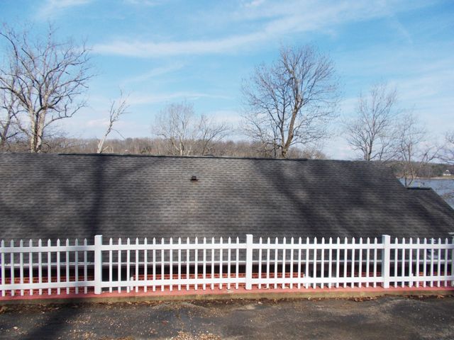 696 Stirling Rd, Camden, TN 38320