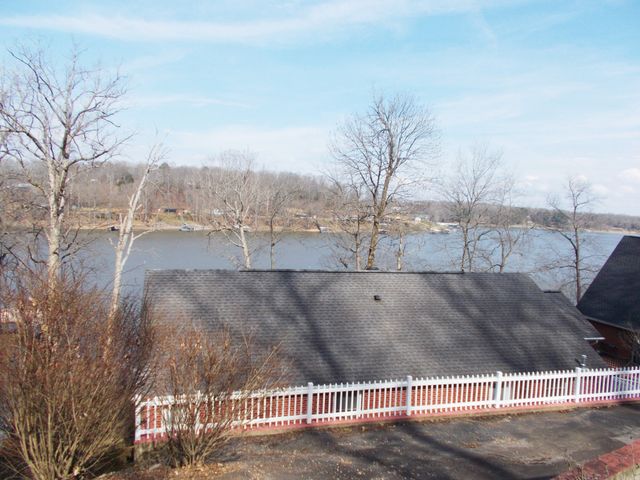 696 Stirling Rd, Camden, TN 38320