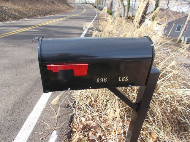 696 Stirling Rd, Camden, TN 38320