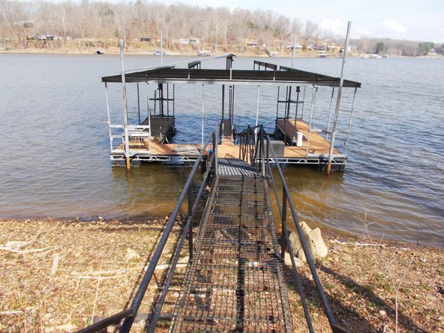 696 Stirling Rd, Camden, TN 38320