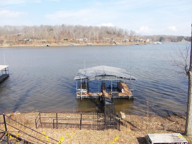 696 Stirling Rd, Camden, TN 38320