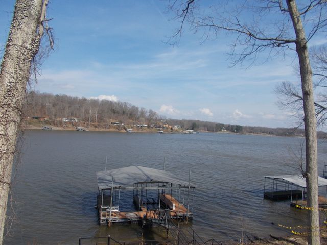 696 Stirling Rd, Camden, TN 38320