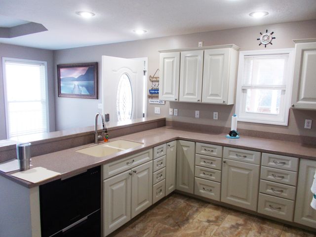 696 Stirling Rd, Camden, TN 38320