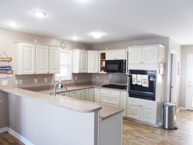 696 Stirling Rd, Camden, TN 38320