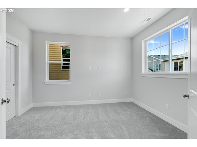 7789 Nw ELEANOR Ave, Portland, OR 97229