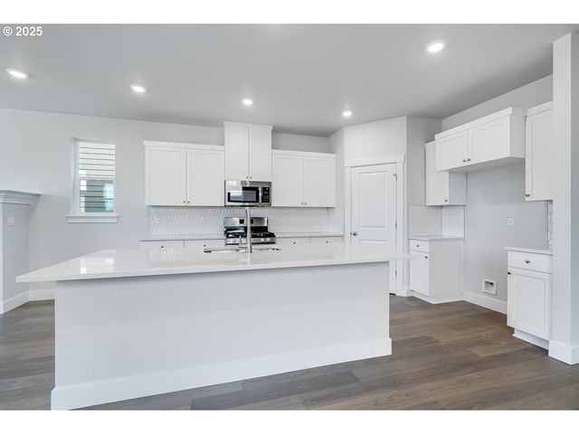 7789 Nw ELEANOR Ave, Portland, OR 97229