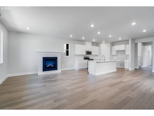 7789 Nw ELEANOR Ave, Portland, OR 97229