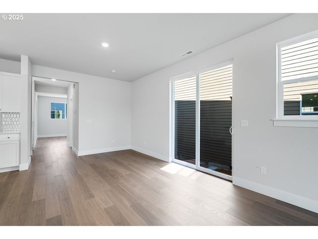 7789 Nw ELEANOR Ave, Portland, OR 97229