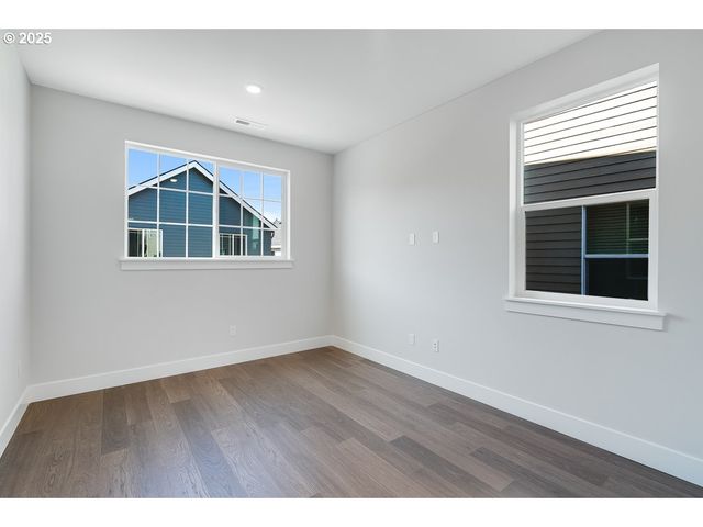 7789 Nw ELEANOR Ave, Portland, OR 97229