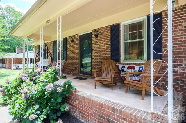 1204 Crowders Mountain Road, Bessemer City, NC 28016
