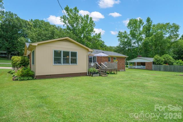 1204 Crowders Mountain Road, Bessemer City, NC 28016