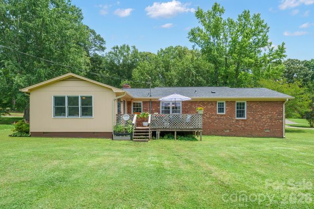 1204 Crowders Mountain Road, Bessemer City, NC 28016