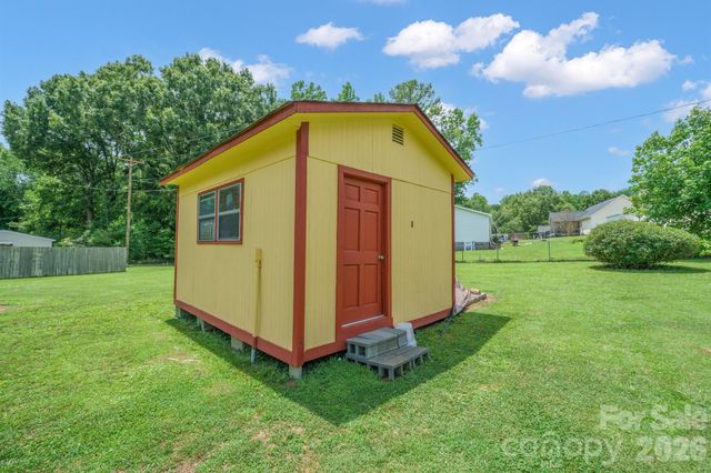 1204 Crowders Mountain Road, Bessemer City, NC 28016