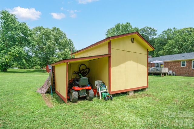 1204 Crowders Mountain Road, Bessemer City, NC 28016