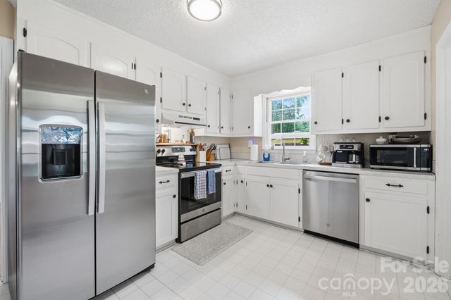 1204 Crowders Mountain Road, Bessemer City, NC 28016
