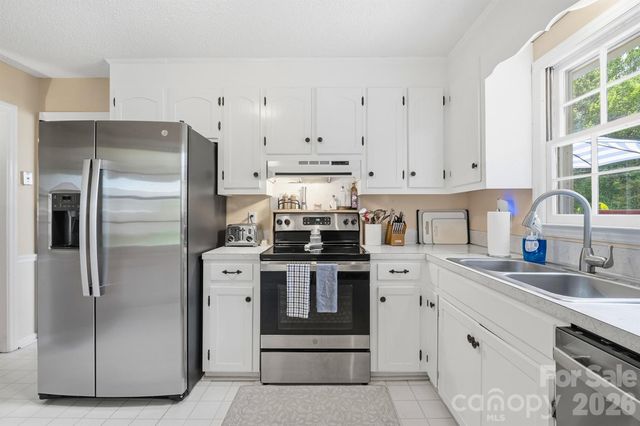 1204 Crowders Mountain Road, Bessemer City, NC 28016