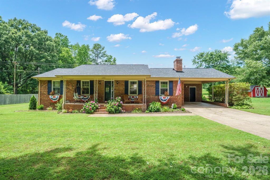 1204 Crowders Mountain Road, Bessemer City, NC 28016