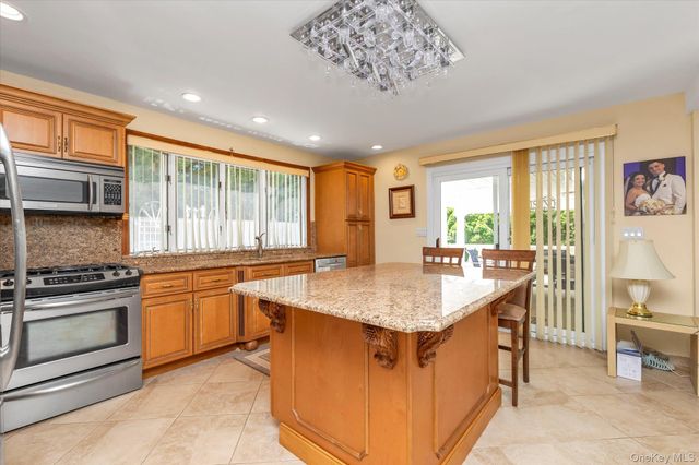 330 Bayville Avenue, Bayville, NY 11709