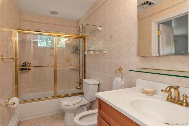 330 Bayville Avenue, Bayville, NY 11709