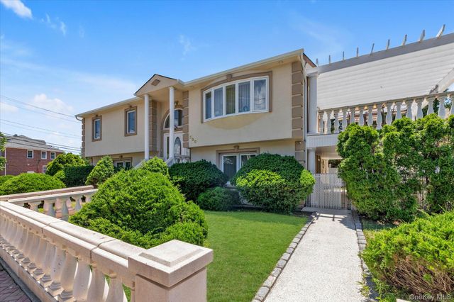 330 Bayville Avenue, Bayville, NY 11709