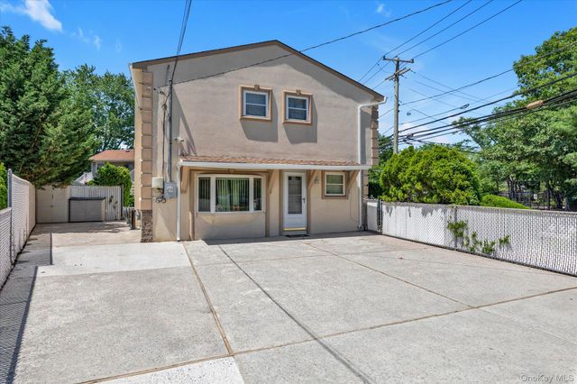 330 Bayville Avenue, Bayville, NY 11709