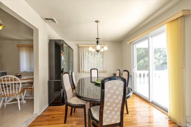 330 Bayville Avenue, Bayville, NY 11709