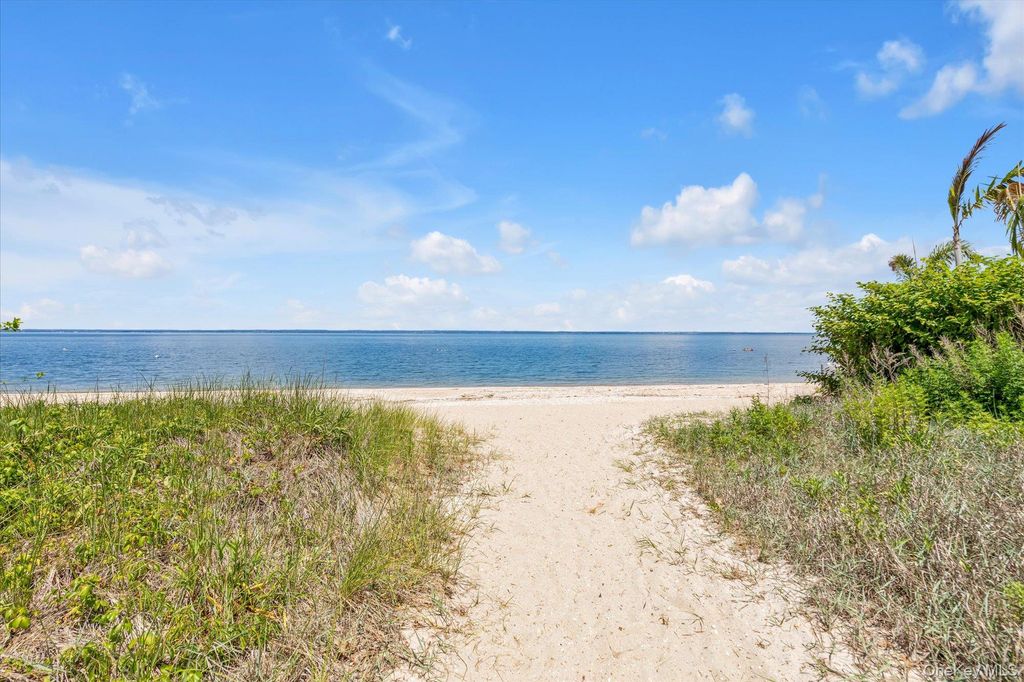 330 Bayville Avenue, Bayville, NY 11709