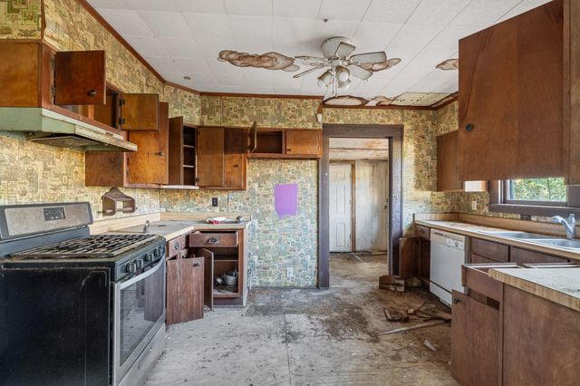 203 W 10th Ave., Lumberton, MS 39455