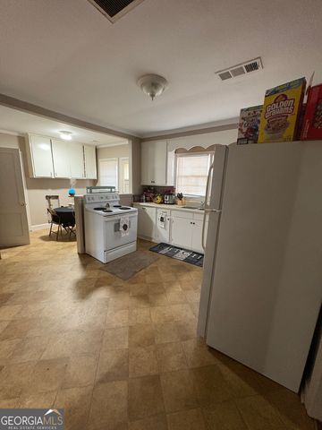 1110 College Street, Eastman, GA 31023