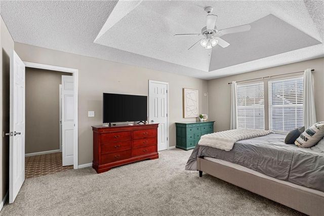 1230 Starbrooke Drive, Louisburg, KS 66053