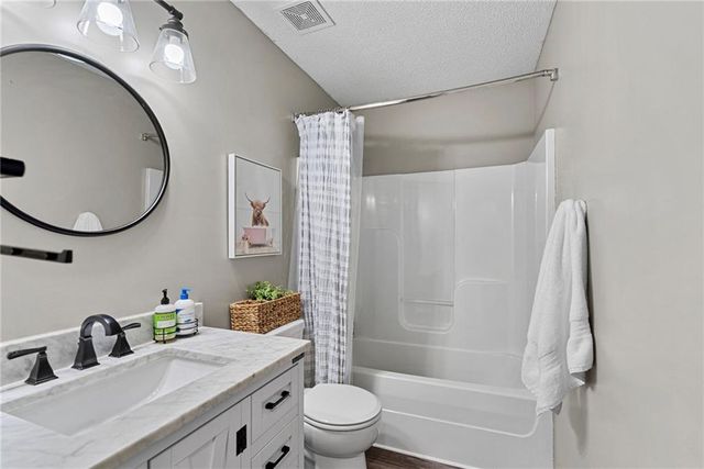 1230 Starbrooke Drive, Louisburg, KS 66053