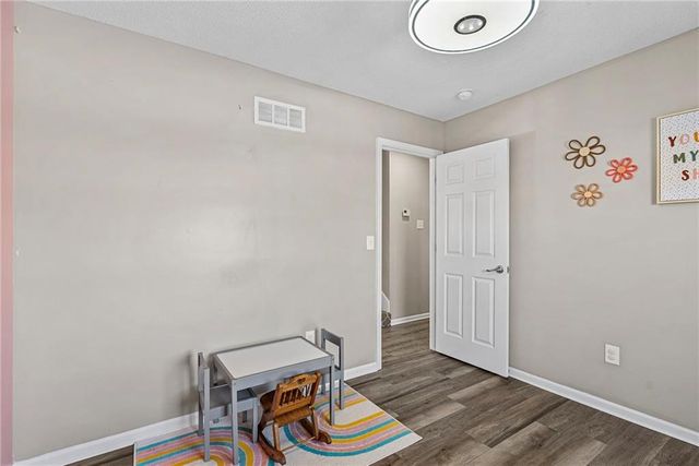 1230 Starbrooke Drive, Louisburg, KS 66053