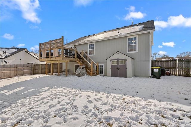 1230 Starbrooke Drive, Louisburg, KS 66053