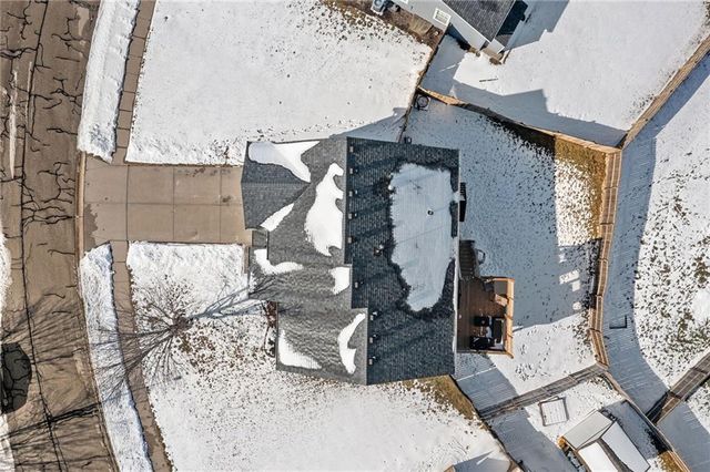 1230 Starbrooke Drive, Louisburg, KS 66053