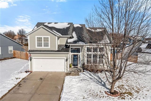 1230 Starbrooke Drive, Louisburg, KS 66053