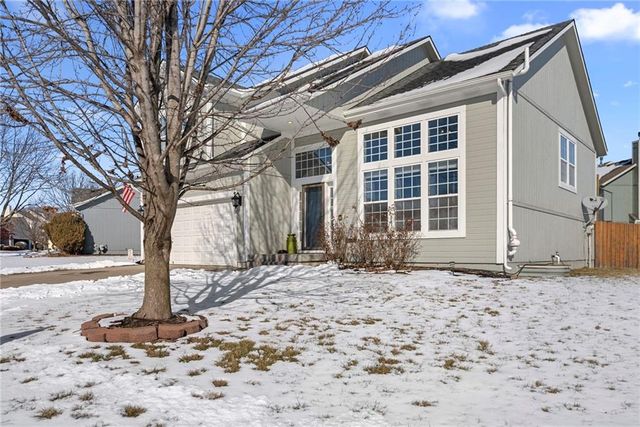 1230 Starbrooke Drive, Louisburg, KS 66053