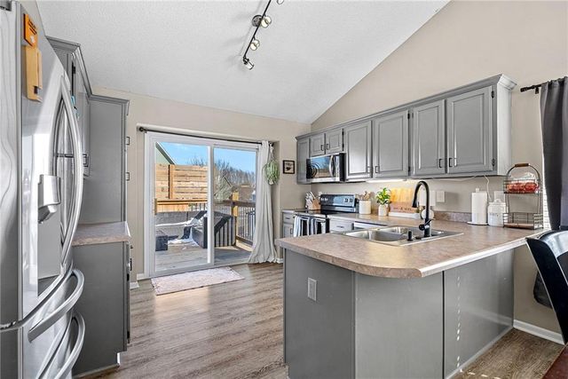 1230 Starbrooke Drive, Louisburg, KS 66053